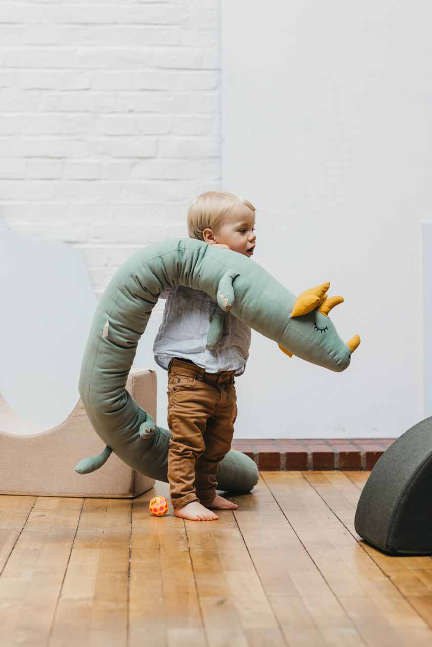 Serpent de lit « Cuddle Buddy - Sage Saurus »