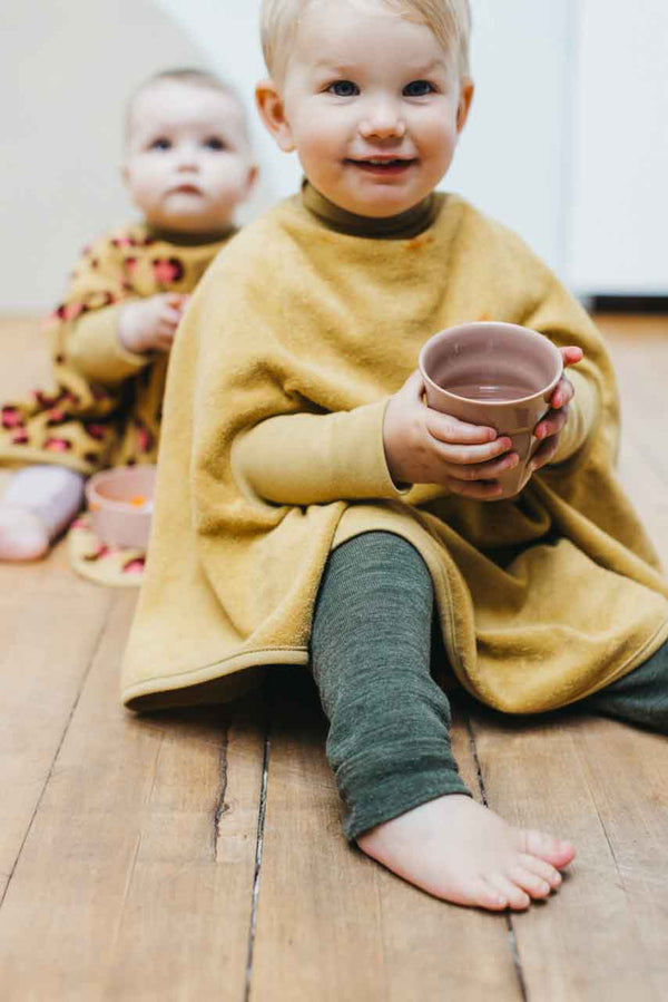 Hol dir jetzt das kuschelige Lätzchen für dein Kind!